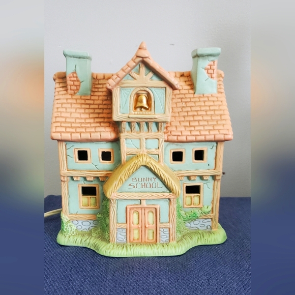 1992 bunny school figurine. - Picture 1 of 2